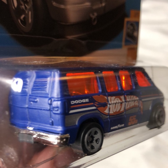 HW Dodge Van - Picture 6 of 9